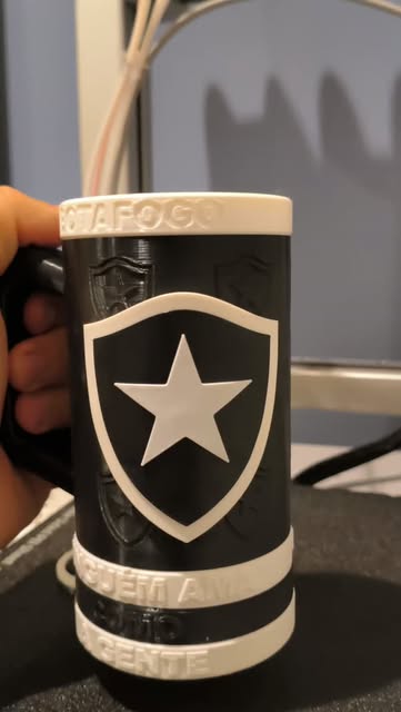 Porta-lata preto e branco personalizado e produzido em impressão 3D